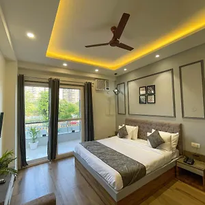 Serviced Luxury With Kitchenette & Balcony At Sector 45 Hotel